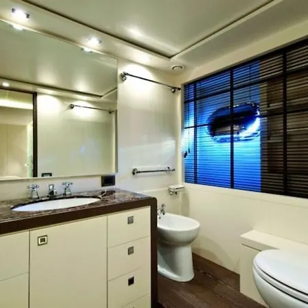 Hotel na wodzie Kyrenia Yacth